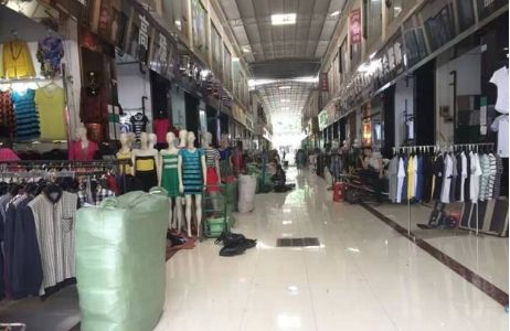 广州尾货市场大揭秘 服装批发新机遇